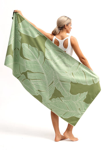 Eunzel lightweight travel towel packs compactly for camping or gym sessions.
