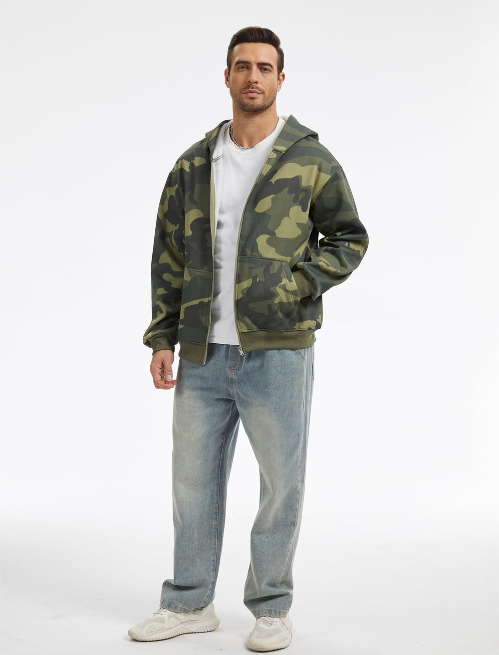 Eutten maple leaf print hoodie adds distinctive style for streetwear.