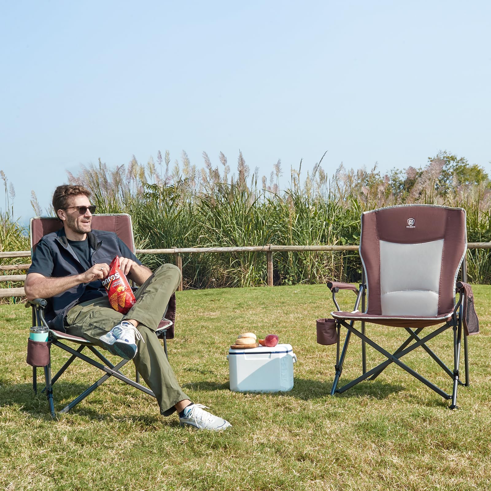 EVER ADVANCED oversized folding camping chair backrest detail highlighting high support.