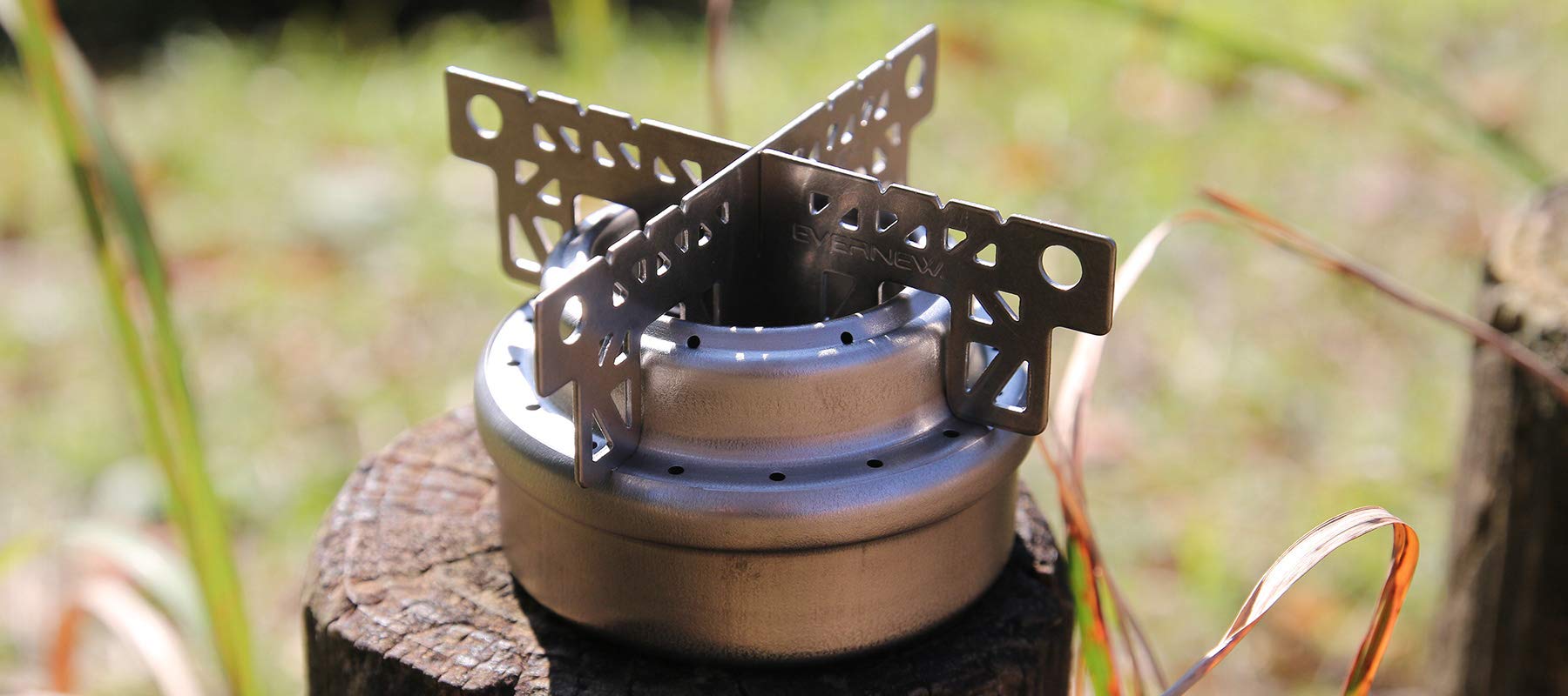 EVERNEW Cross Stand sand leather setup highlights ultralight efficiency for minimal packs.