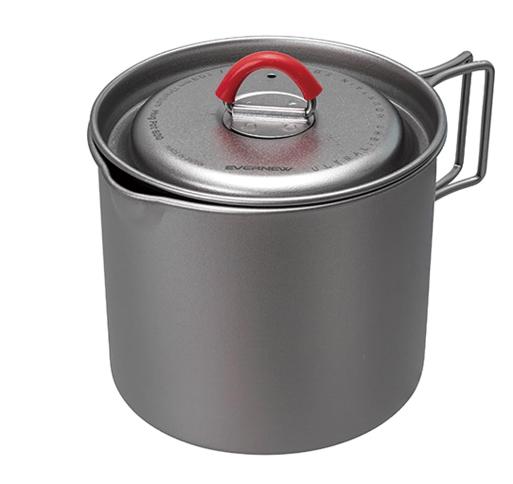 EVERNEW titanium camping mug folding handle for compact travel and comfort.