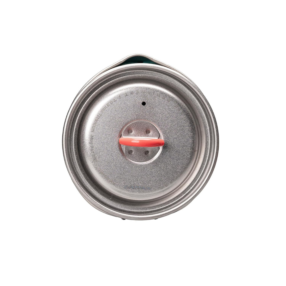EVERNEW mug nests 110g gas cartridge for streamlined packing.