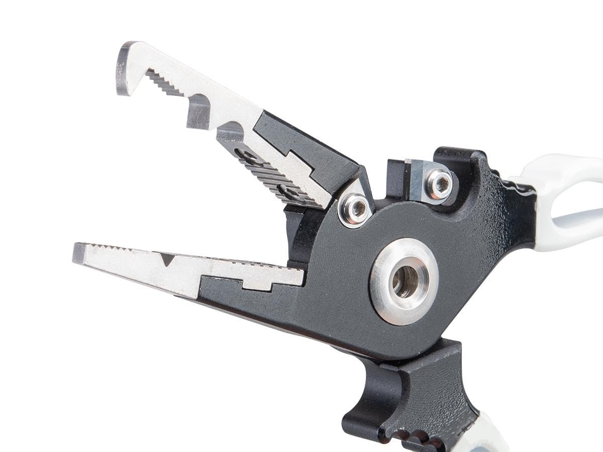 Tracer-Knight belt sheath for quick access during sea fishing.