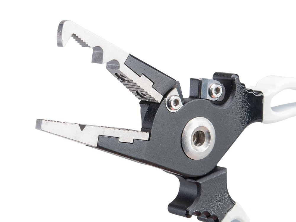 Tracer-Knight belt sheath for quick access during sea fishing.