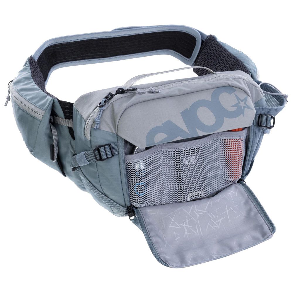 EVOC HIP PACK PRO 3 WIDE HIP WINGS enhance stability and freedom on steep descents.