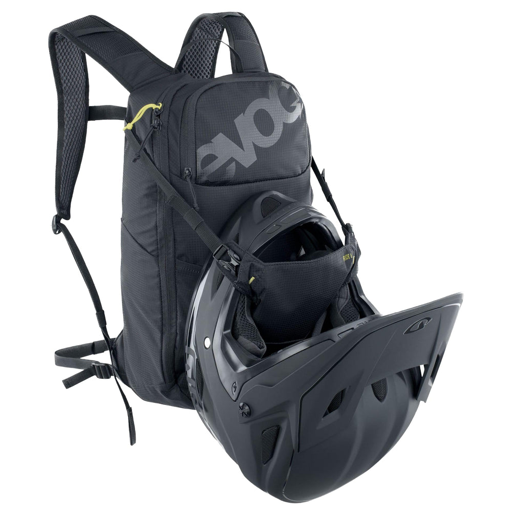 EVOC RIDE 8 hydration pocket supports quick water access on the go.