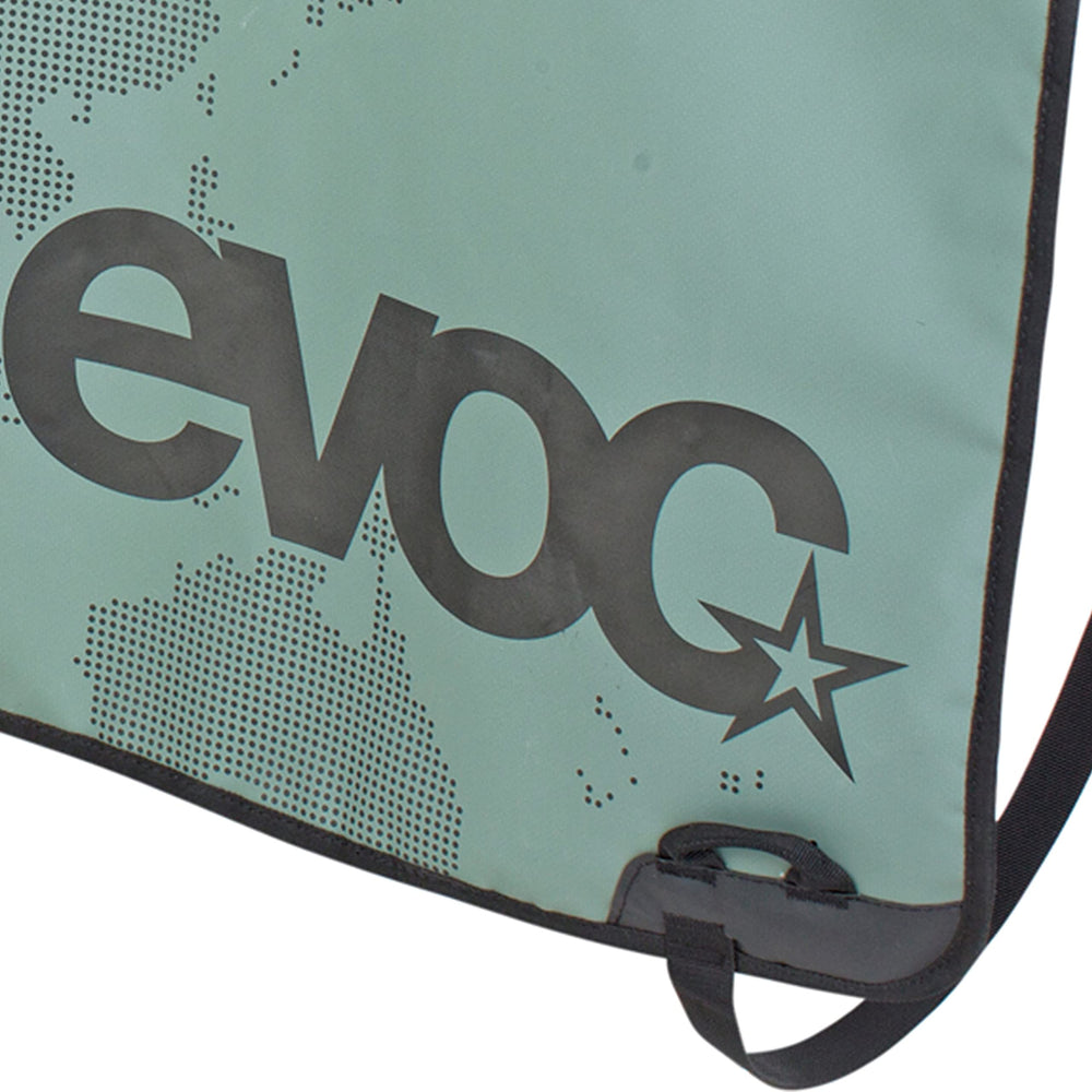 EVOC Tailgate Pad with tailgate lever access enables quick unloading on the road.