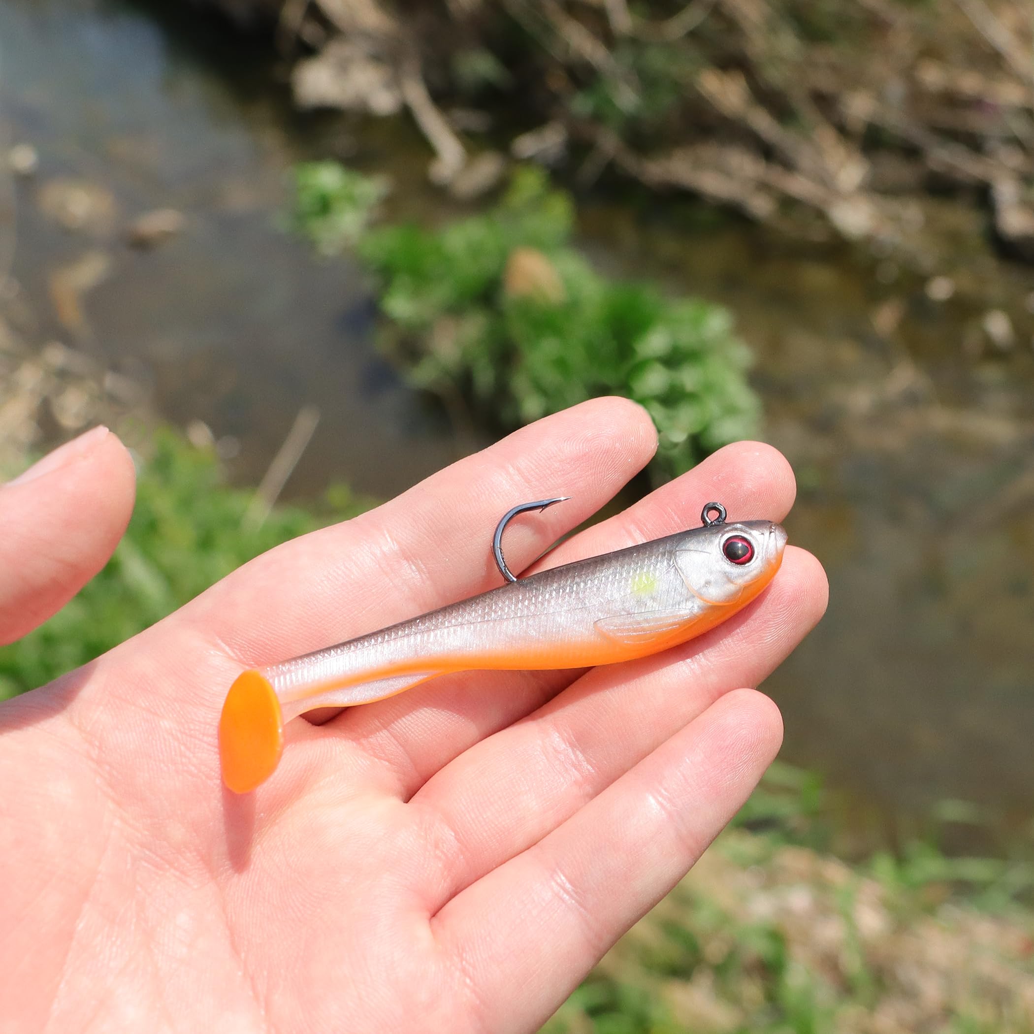 Bass fishing setup using paddle tail swimbait