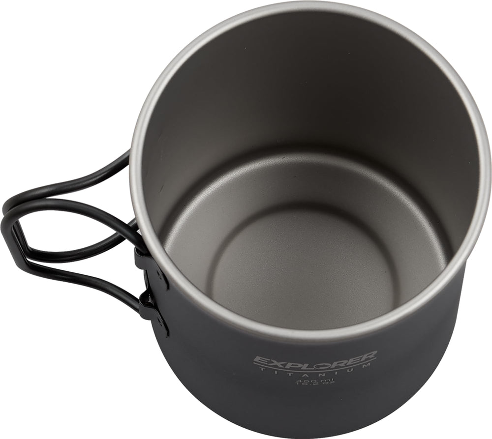 Folding handle on Explorer Bear cup provides secure grip during outdoor activities.
