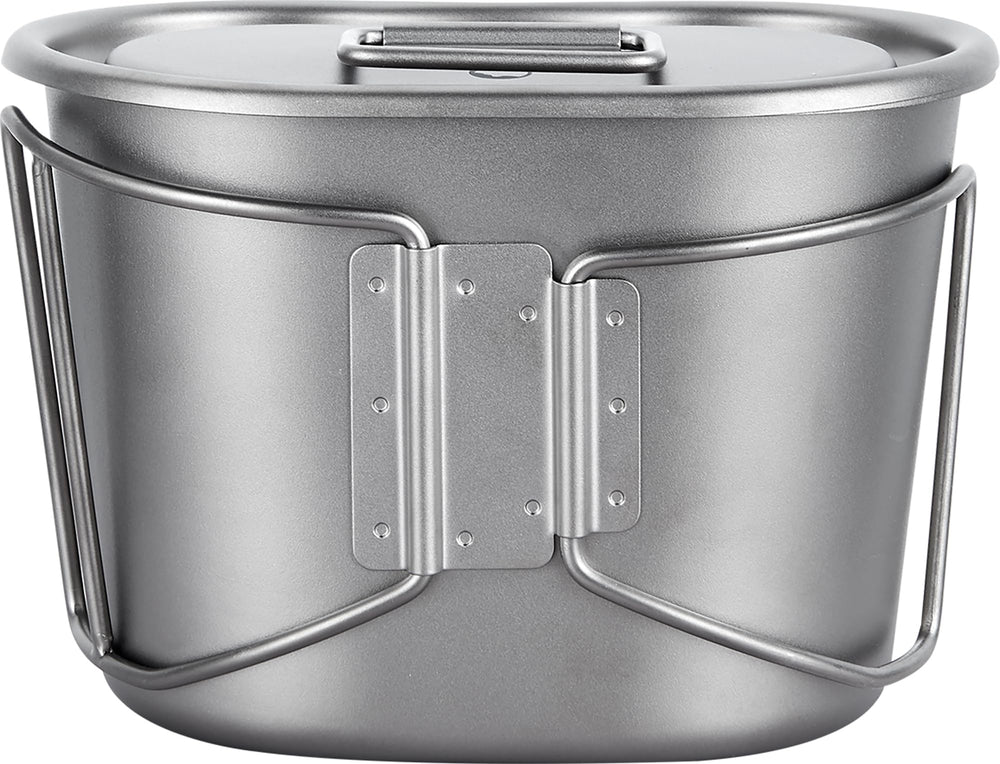 Secure lid on Explorer Bear titanium canteen prevents leaks during activity