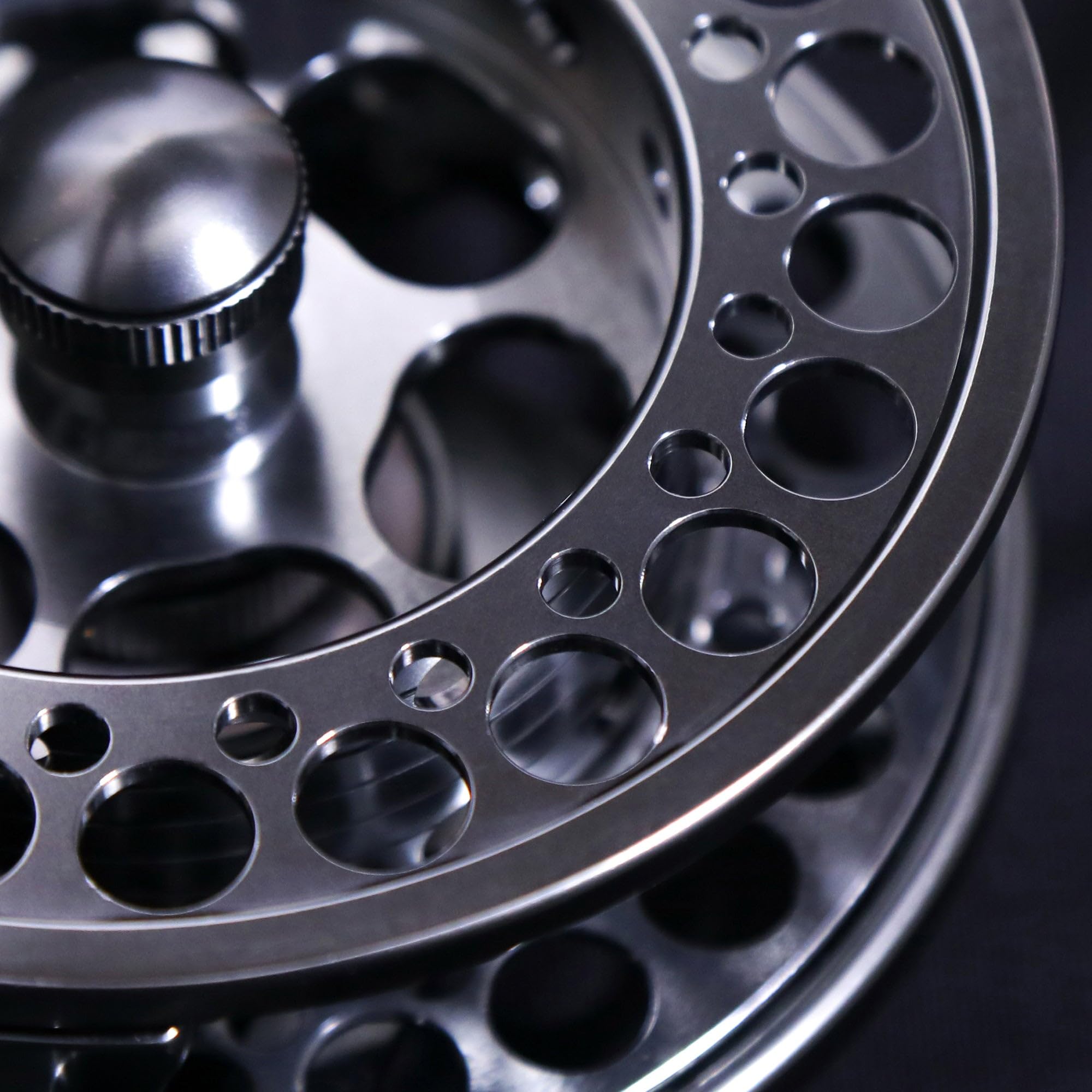 Sealed stainless steel bearings and drag components of TURMAX fly reel