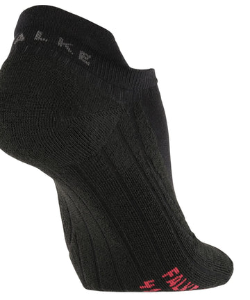 FALKE GO2 Invisible W quick-dry weave keeps feet dry during rounds
