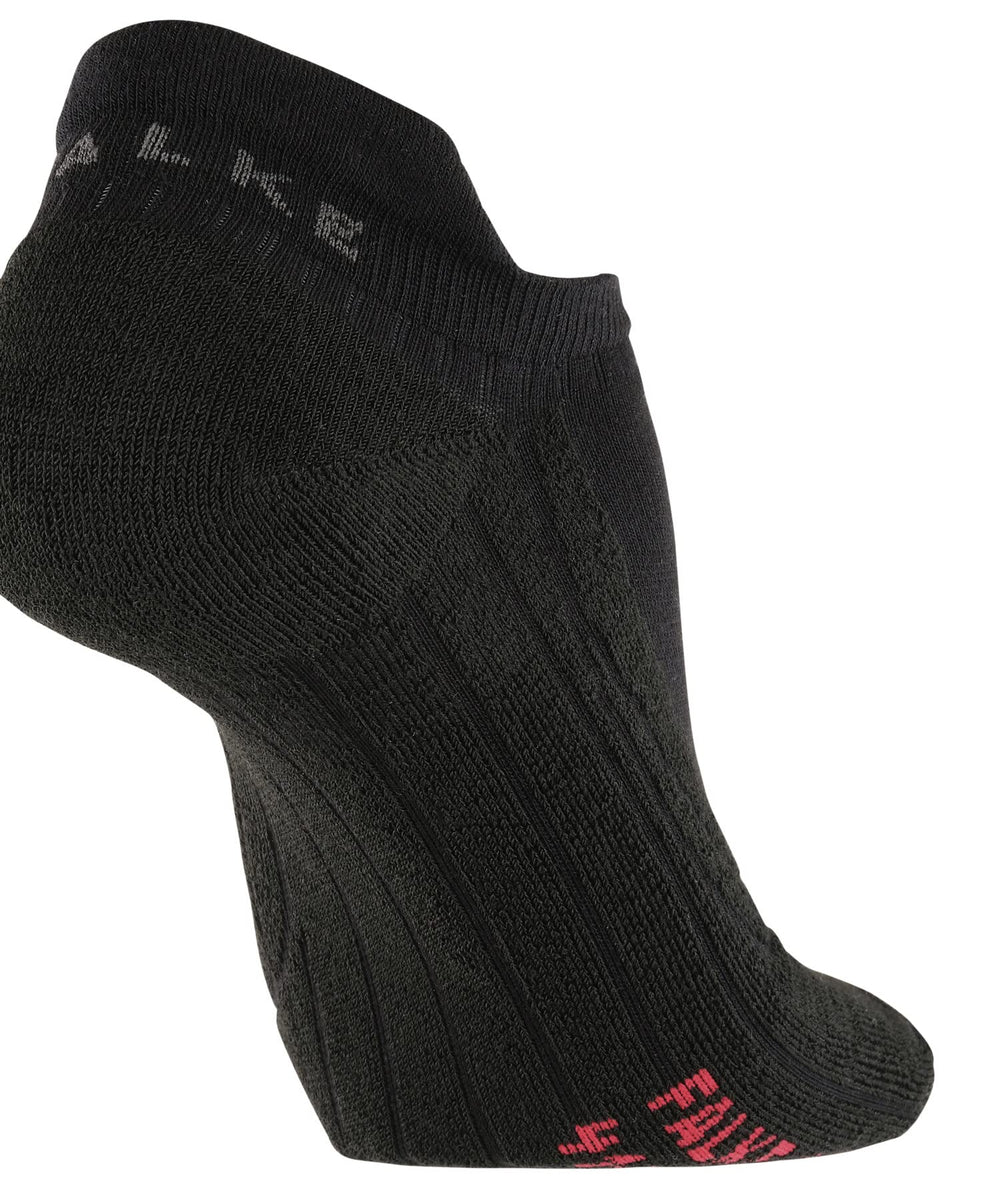 FALKE GO2 Invisible W quick-dry weave keeps feet dry during rounds