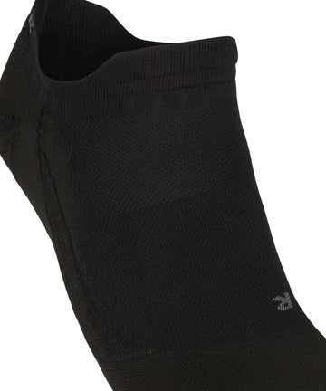 FALKE GO5 breathable knit fabric keeps feet cool on the course.