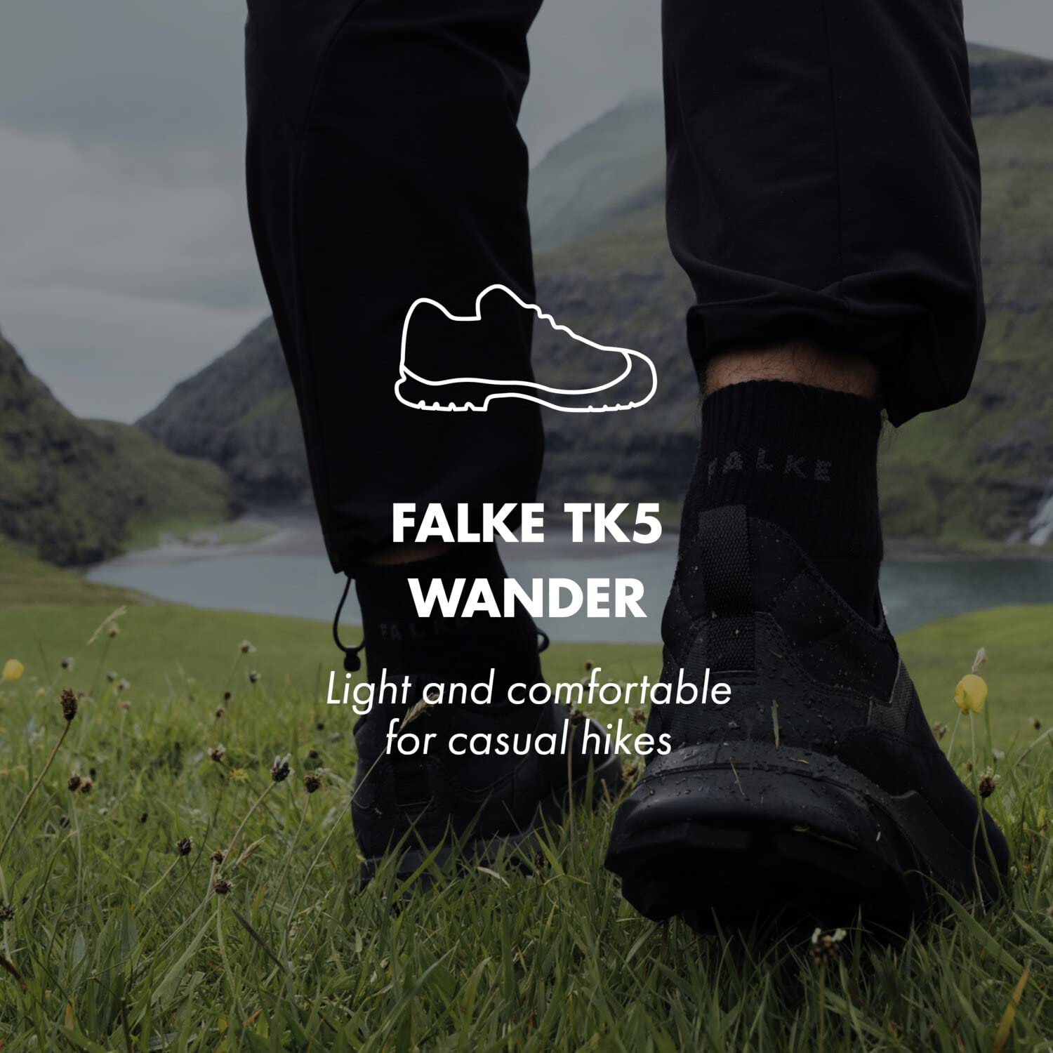 Left-right anatomical knit in FALKE Wander socks for secure fit