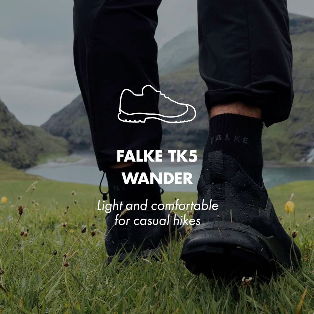 Left-right anatomical knit in FALKE Wander socks for secure fit