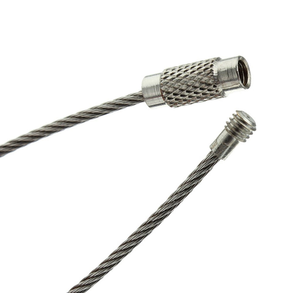 FamilyMall aircraft cable keychain demonstrates durable daily use.