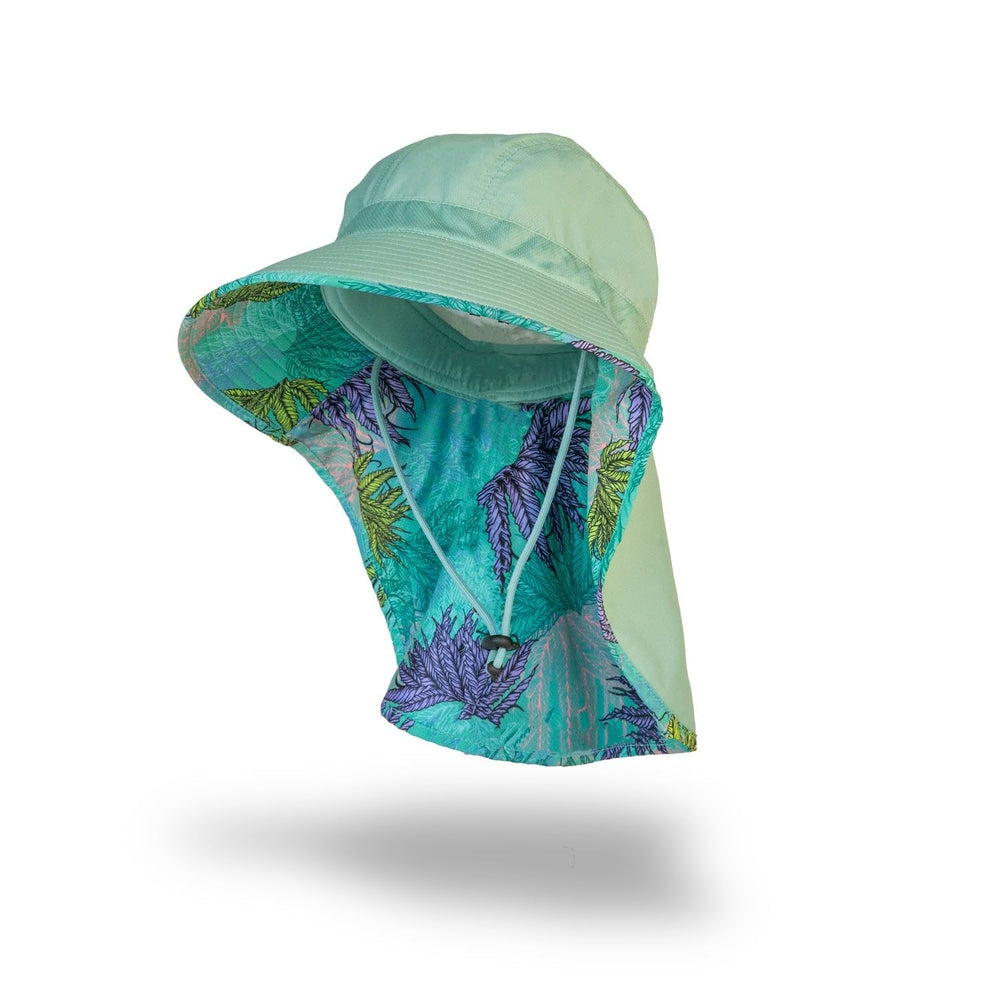 FARMER'S DEFENSE sun hat with wide brim shading the face for outdoor use