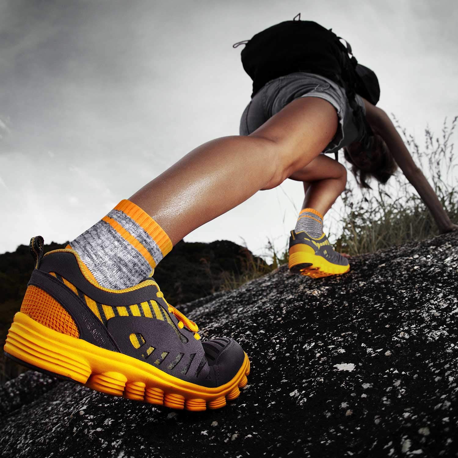 FEIDEER women's hiking quarter socks in gray color for day hikes and comfort.