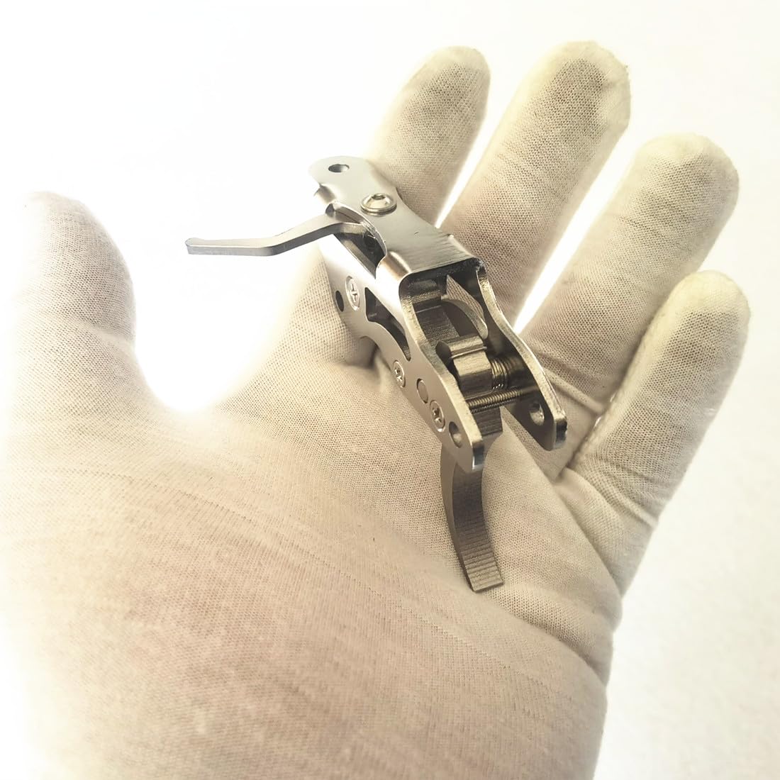 Trigger showing compatibility with 7mm-6.5mm fish arrows