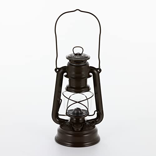 Feuerhand Baby Special 276 olive lantern in use for camping or patio nights.