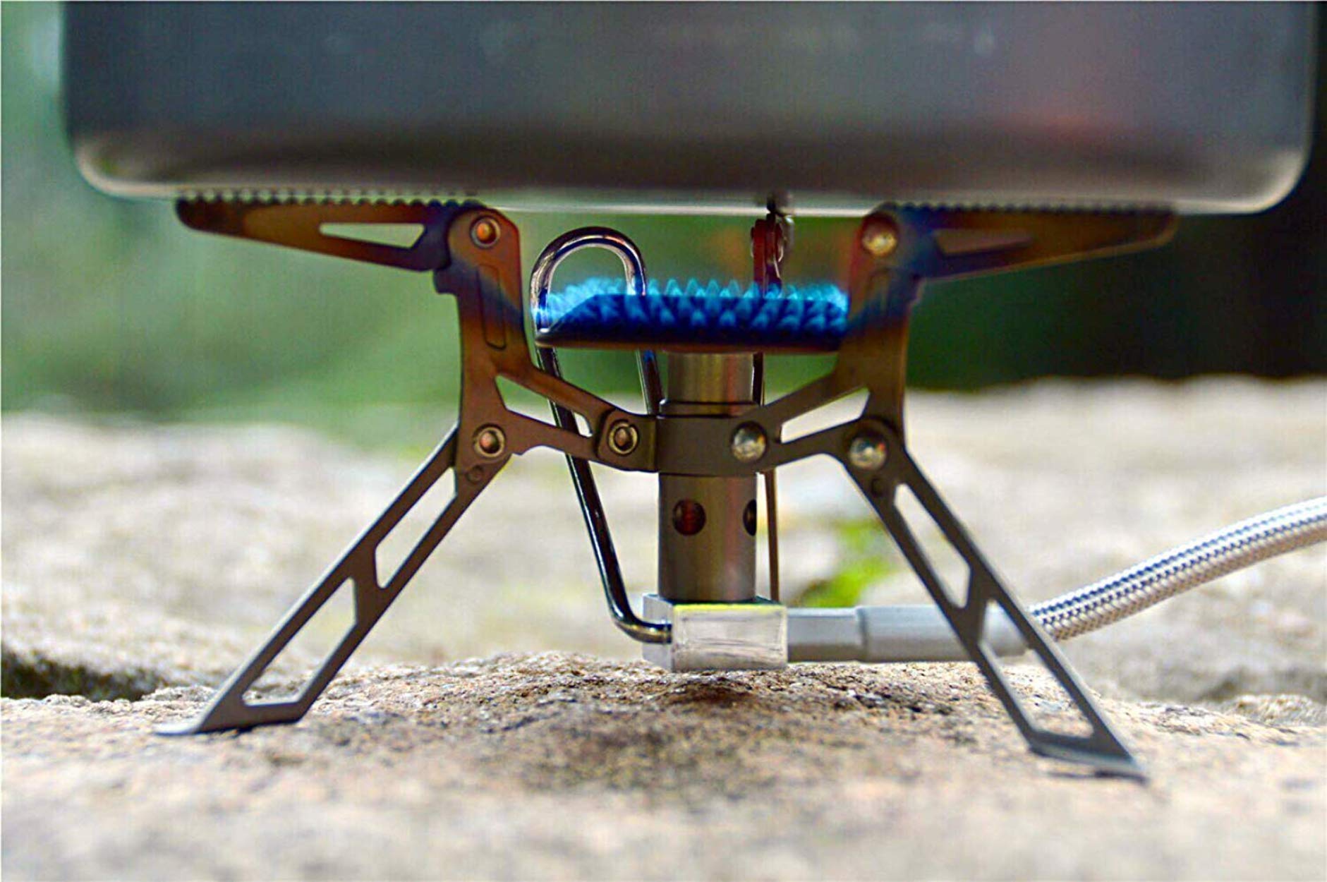 Fire-Maple Blade 2 features fuel pre-heat tube prevents sputtering.