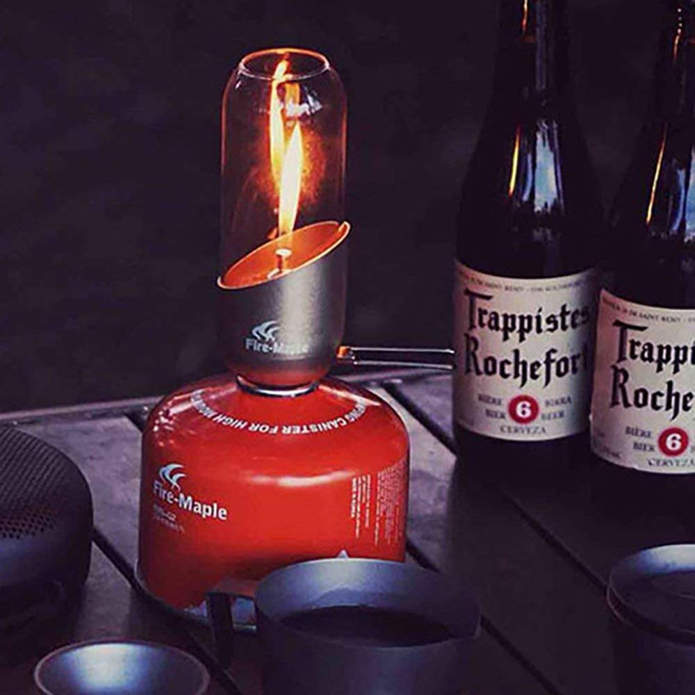 The lantern’s space-saving one-piece candle lamp design saves space.