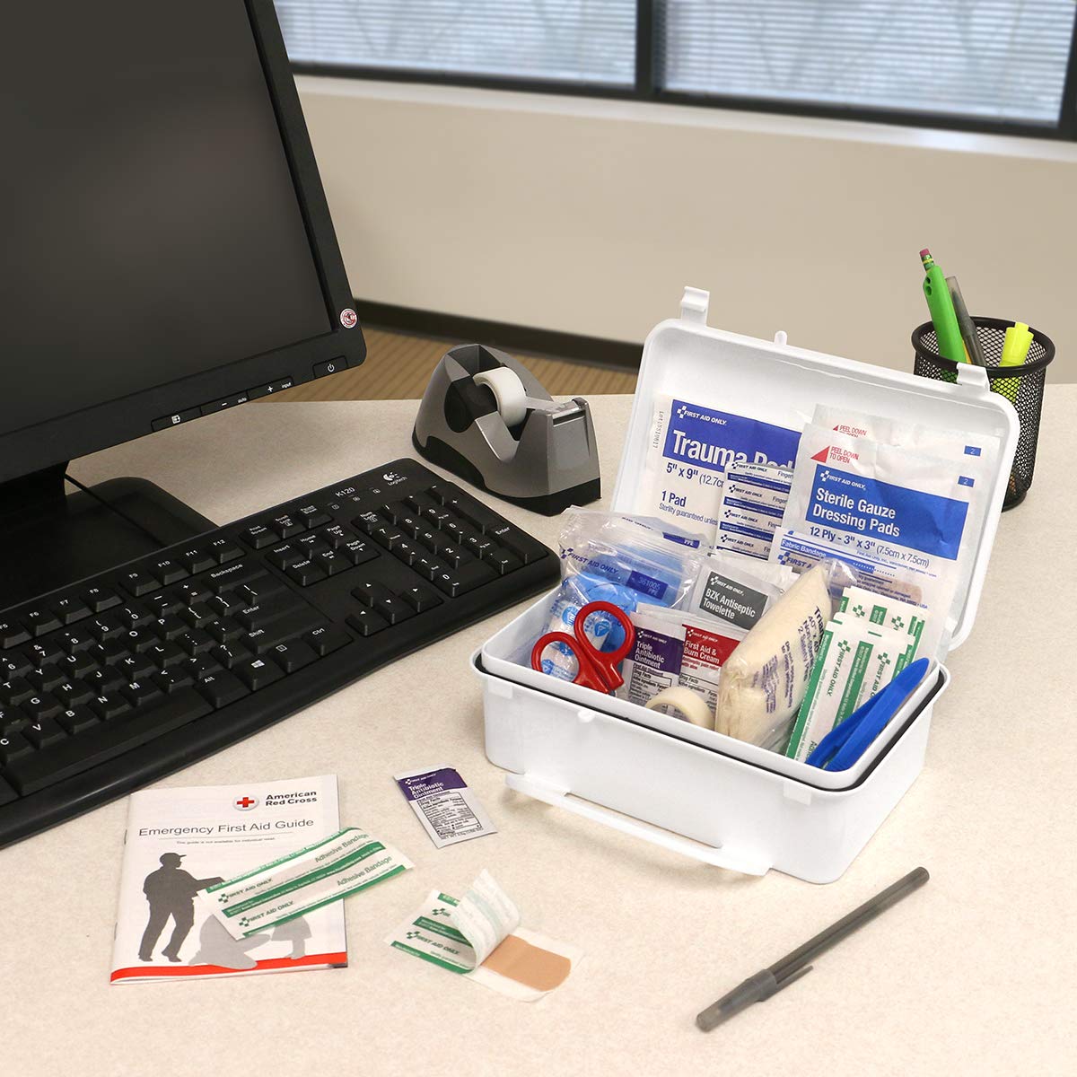 First Aid Only 6060 ergonomic handle makes carrying the kit comfortable on the go