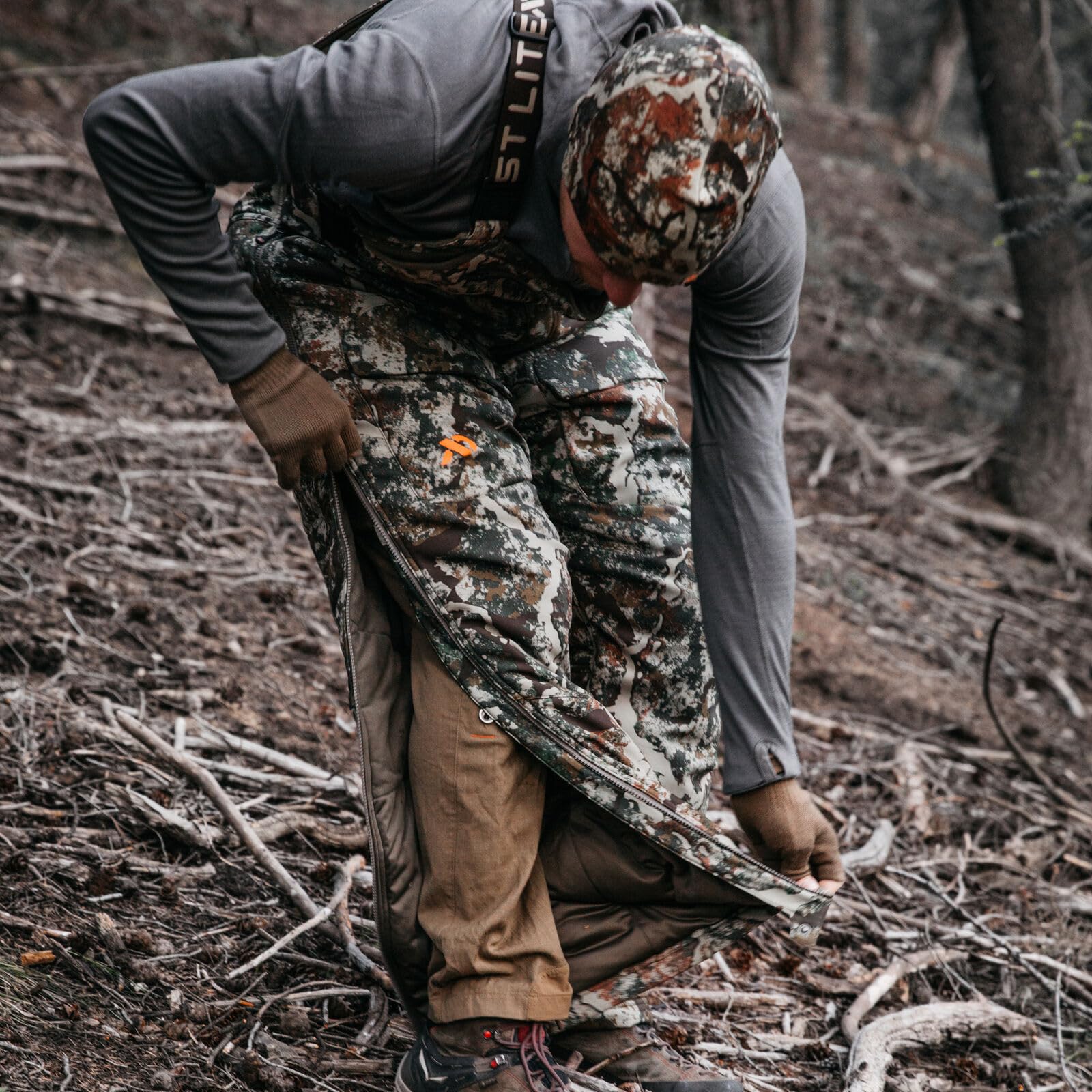 First Lite Sanctuary 2.0 37.5 insulation helps regulate warmth during cold hunts.