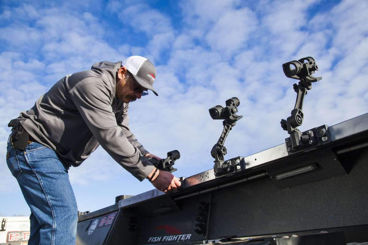 Fish Fighter SRS gunnel mount enables quick gear access.