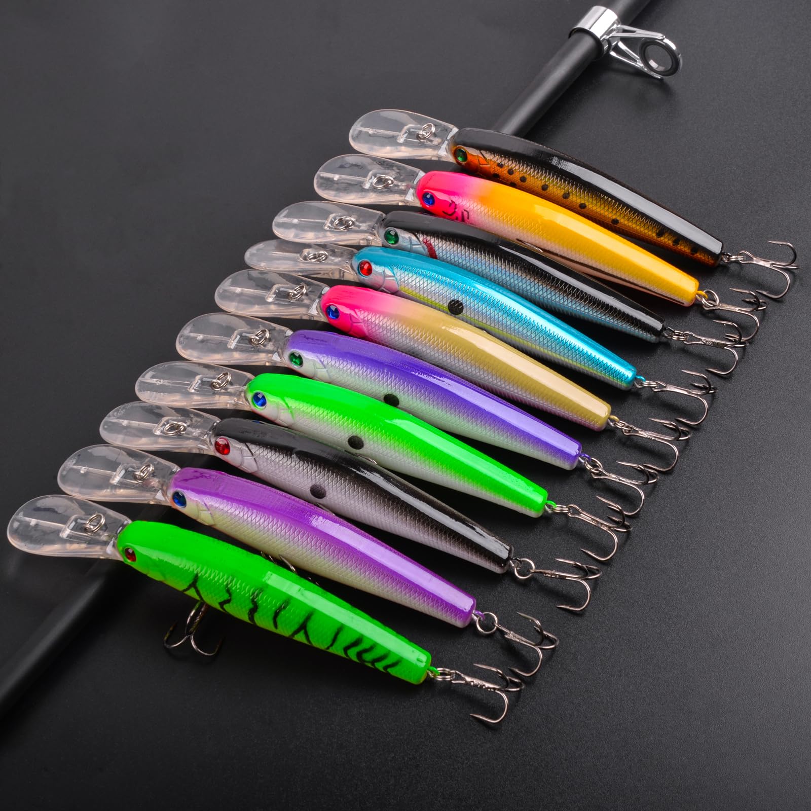 Kit includes 6 hard lure minnows for freshwater and saltwater fishing