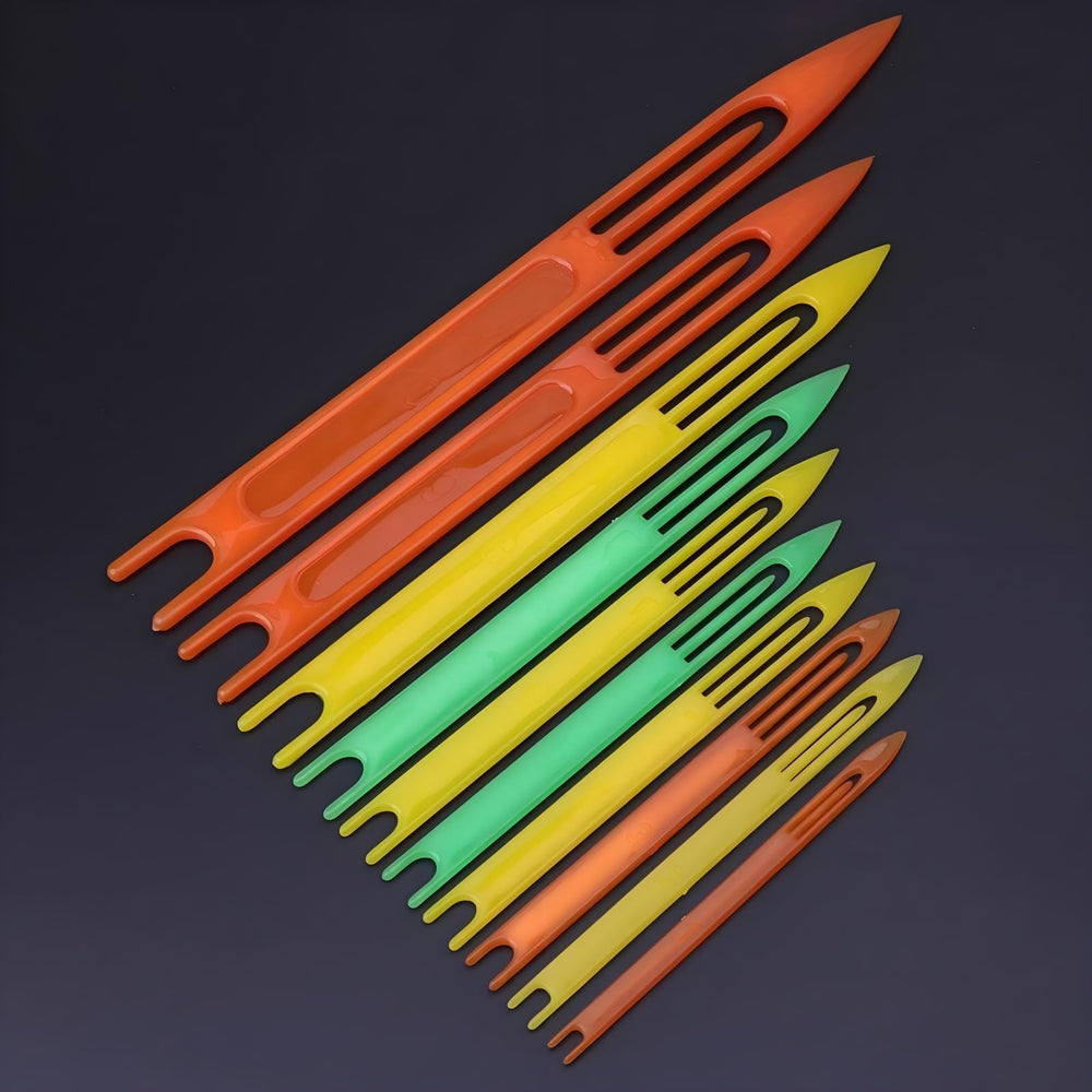 Compact set with needles laid out