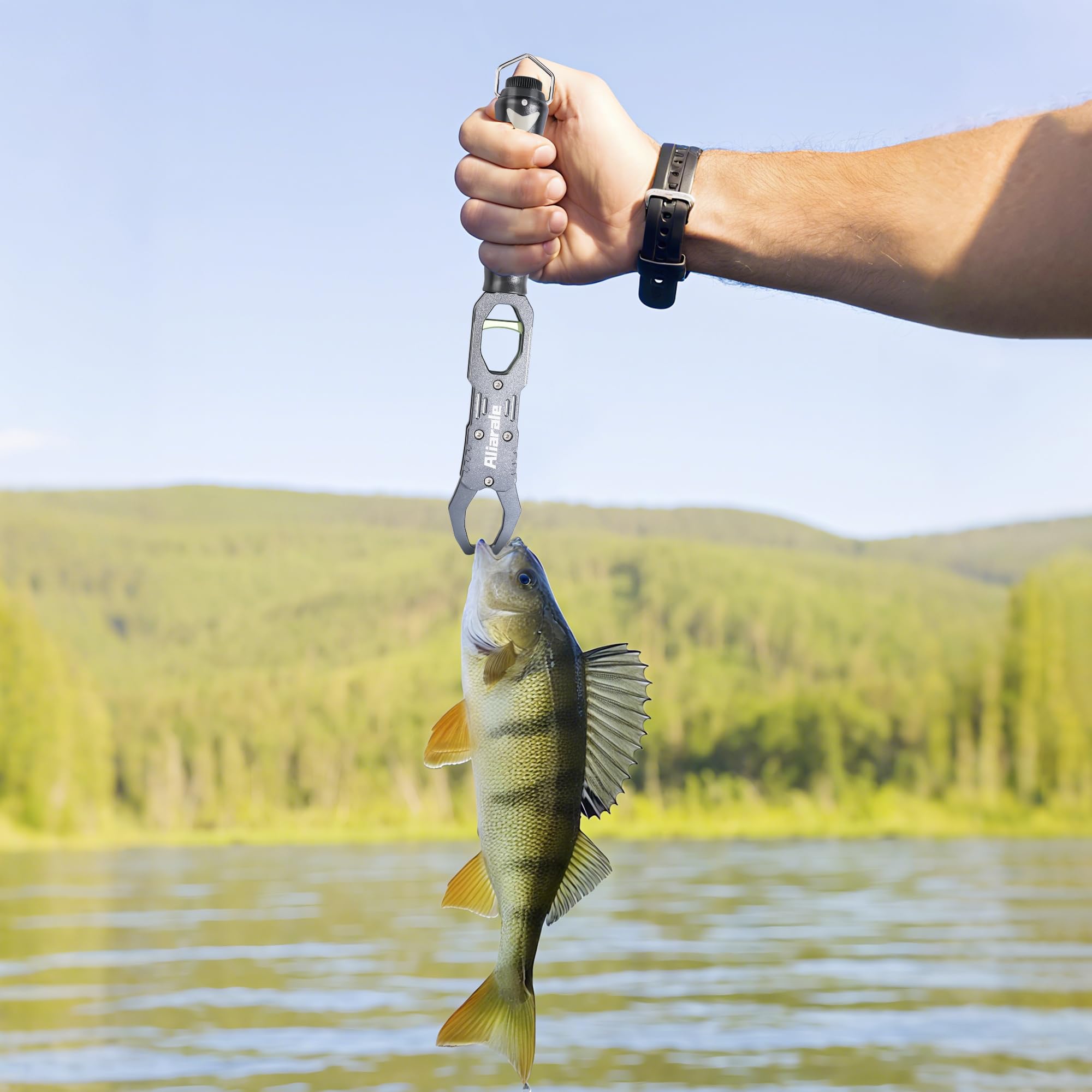 Saltwater-resistant fishing tools kit in sheath