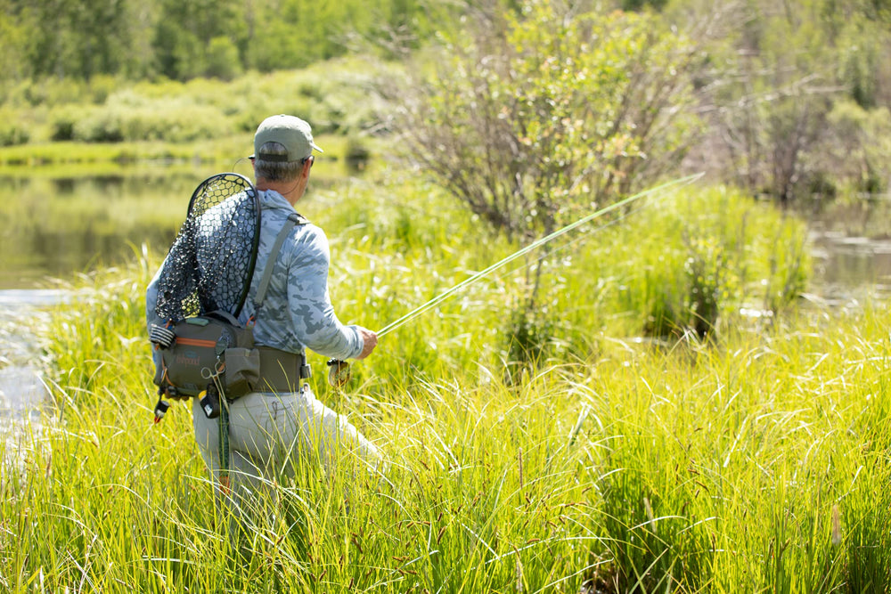 Lightweight 1 lb 3 oz fishing waist pack in Pebble color