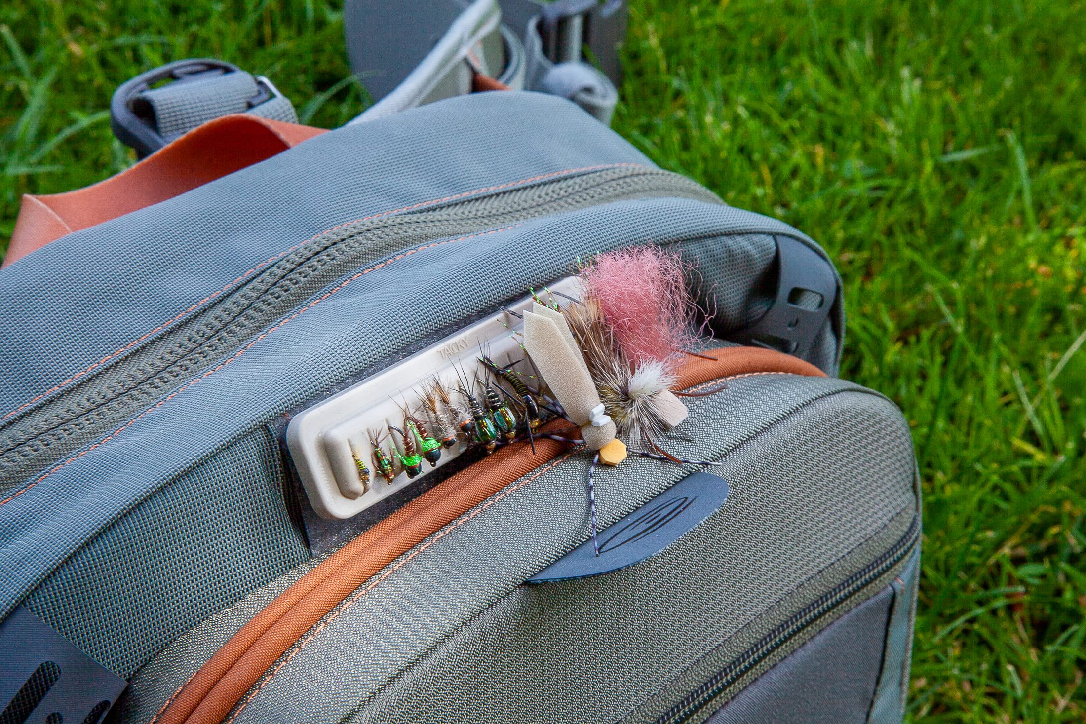 Tacky silicone grip improves fly hold across sizes and textures.