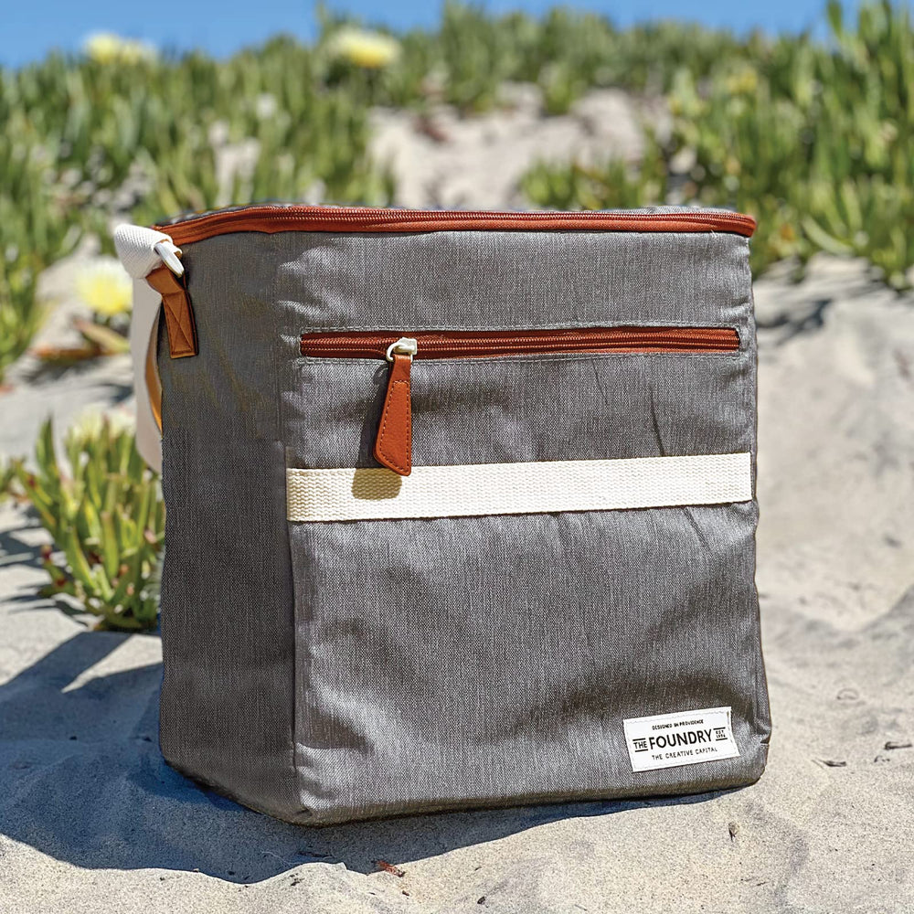 Stain-resistant polyester keeps the Fit & Fresh Foundry exterior clean