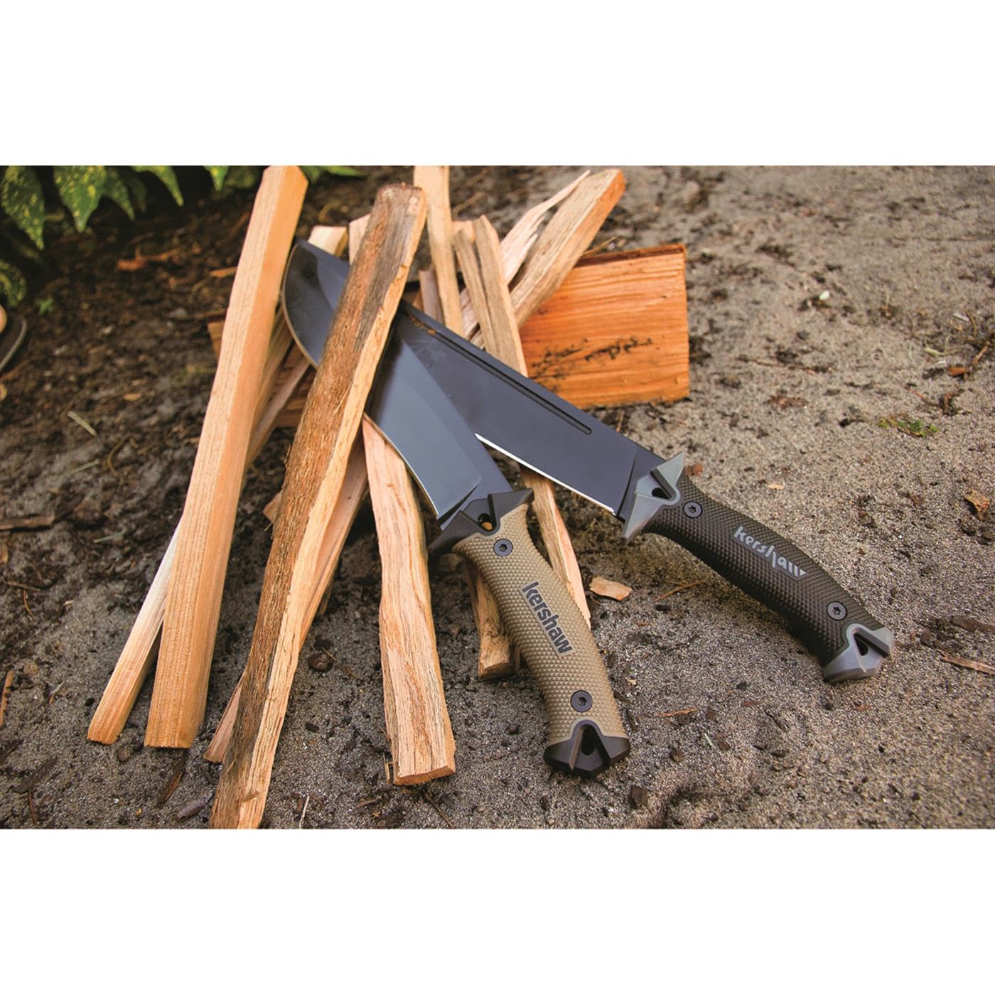 Fixed blade design of Kershaw Camp 10 Tan Machete