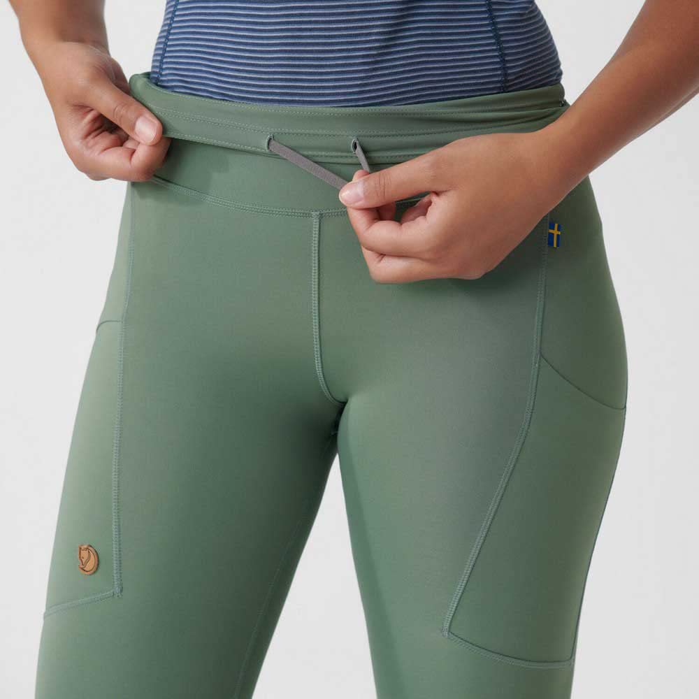 Fjallraven Abisko Tights W Patina Green XL knee-detail highlighting reinforced fabric