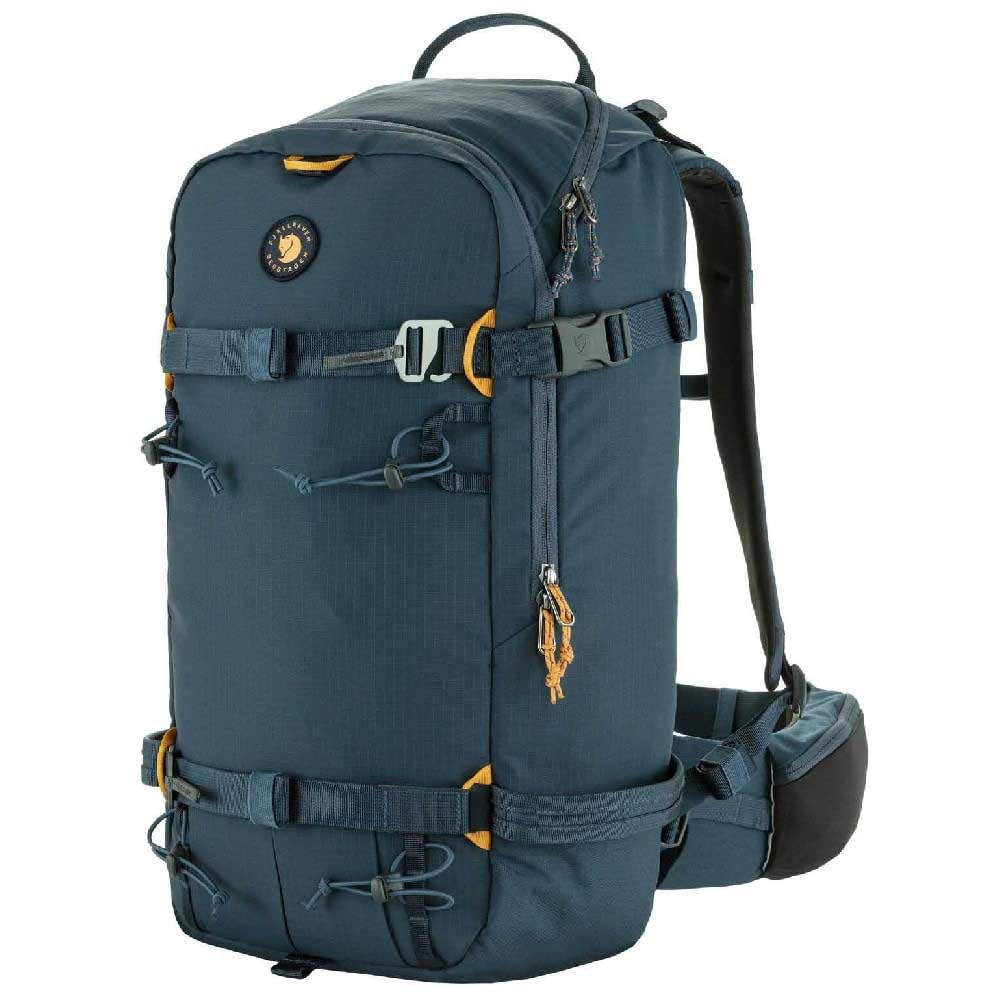 Fjällräven Bergtagen 30L backpack front view for everyday hiking and easy access