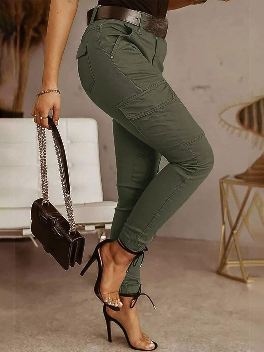 Flamingals Skinny Cargo Pants pocket detail highlights six-functional pockets.