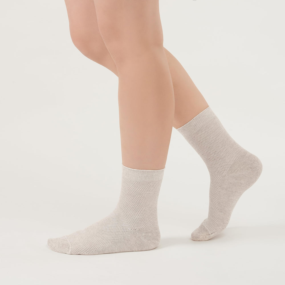 FlaxSox moisture-absorbing linen socks suitable for humid climates
