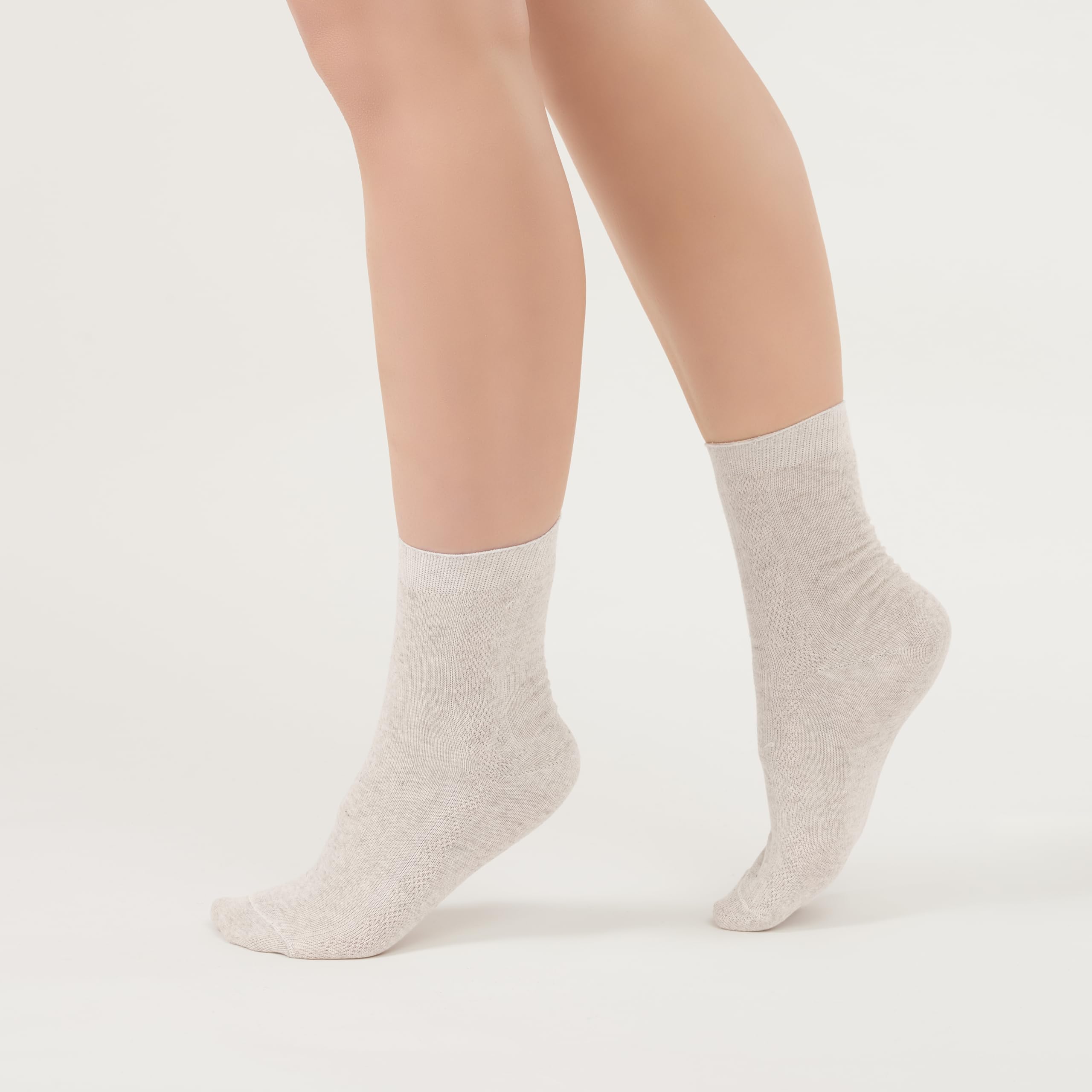FlaxSox linen fiber close-up showing natural texture and eco-friendly materials.
