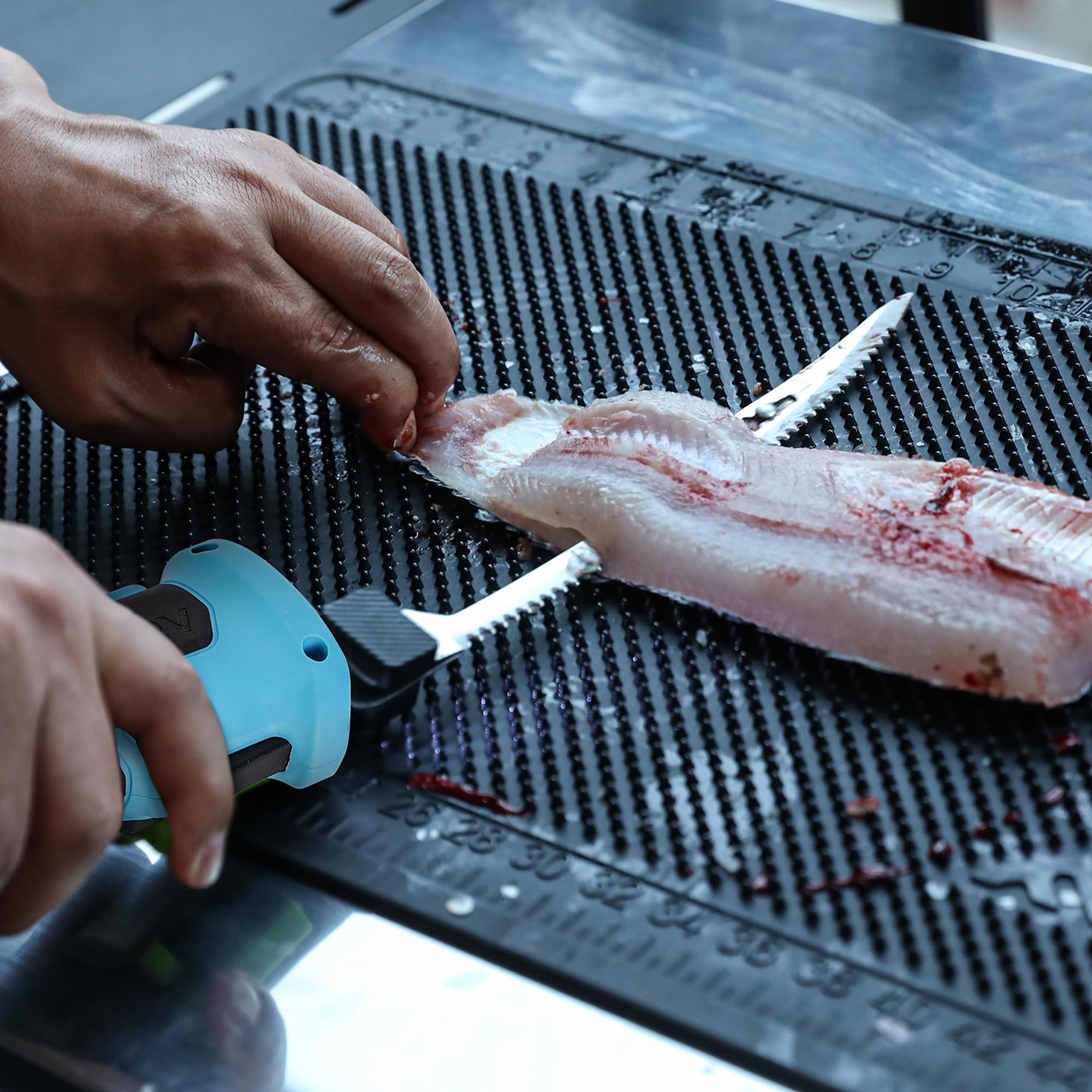 Close-up of FLISSA 8-inch flexible blade made of high-carbon stainless steel