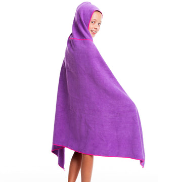 Flow Swim Gear hooded towel child-friendly design enhances comfort during post-swim cooldown.