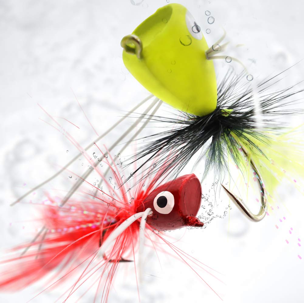 Complete fly box with three-size popper flies