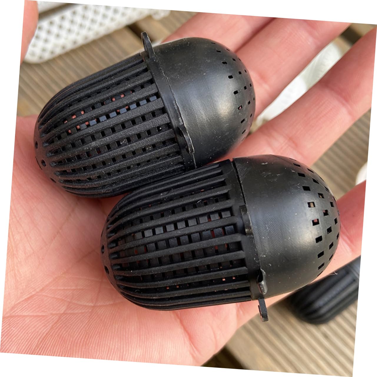 Outdoor fishing tackle with FONDOTIN lure cage
