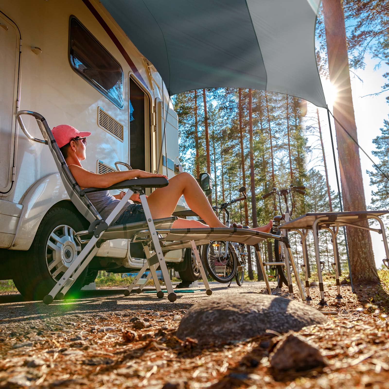 Forceatt anti-UV UPF50+ tarp protects skin during bright sunlight