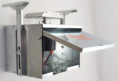 Foreverlast gate plate spinner image demonstrates minimal feed waste from wind, rain, and varmints.