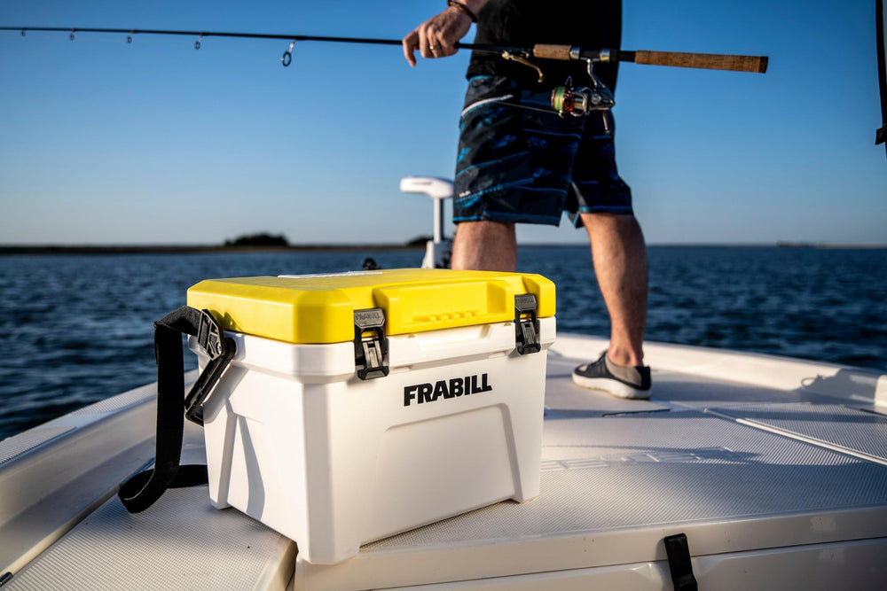 Frabill Magnum large carry handle and non slip bottom for steady transport.