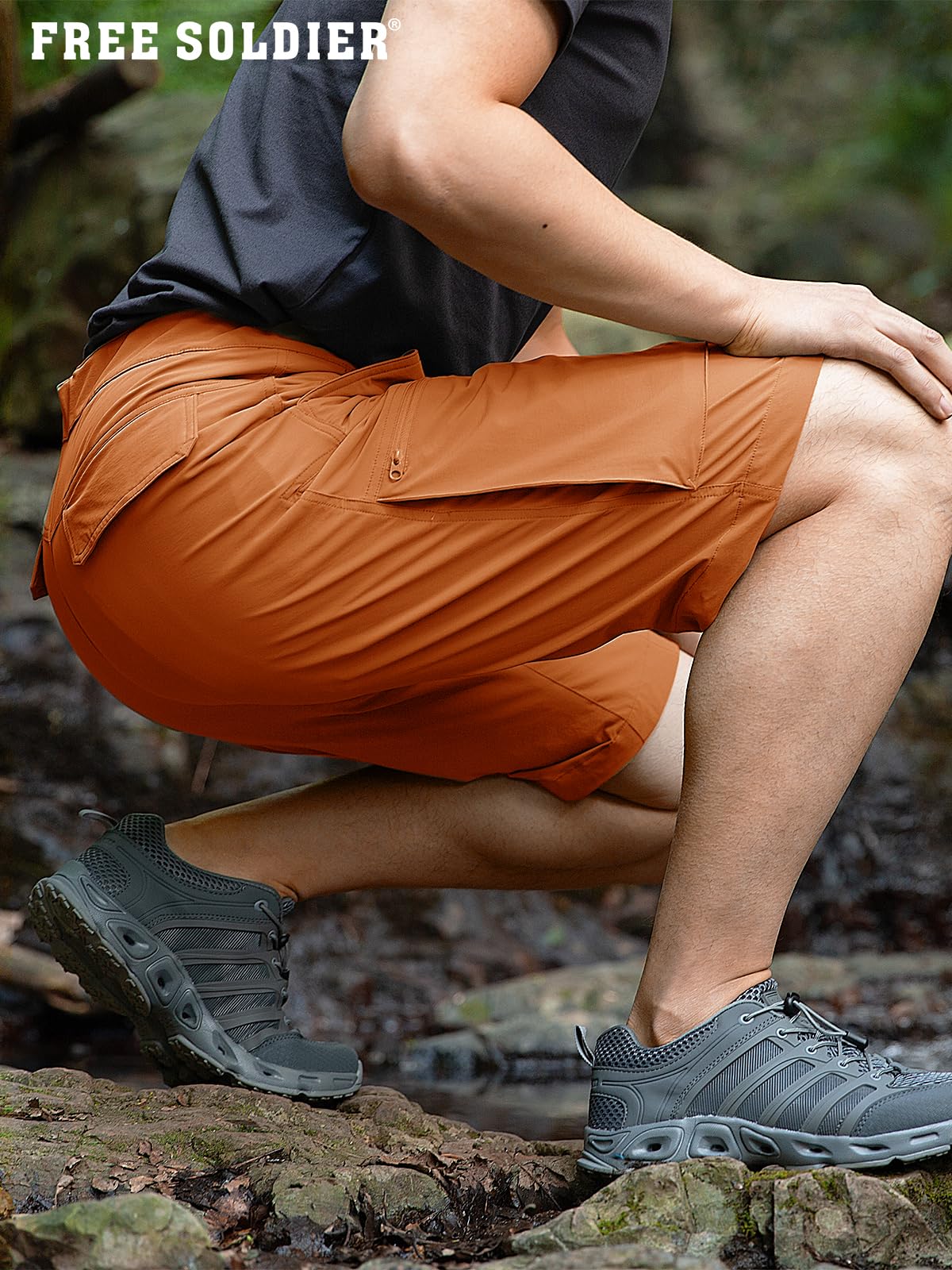 FREE SOLDIER shorts water-repellent fabric closeup illustrates splash resistance.